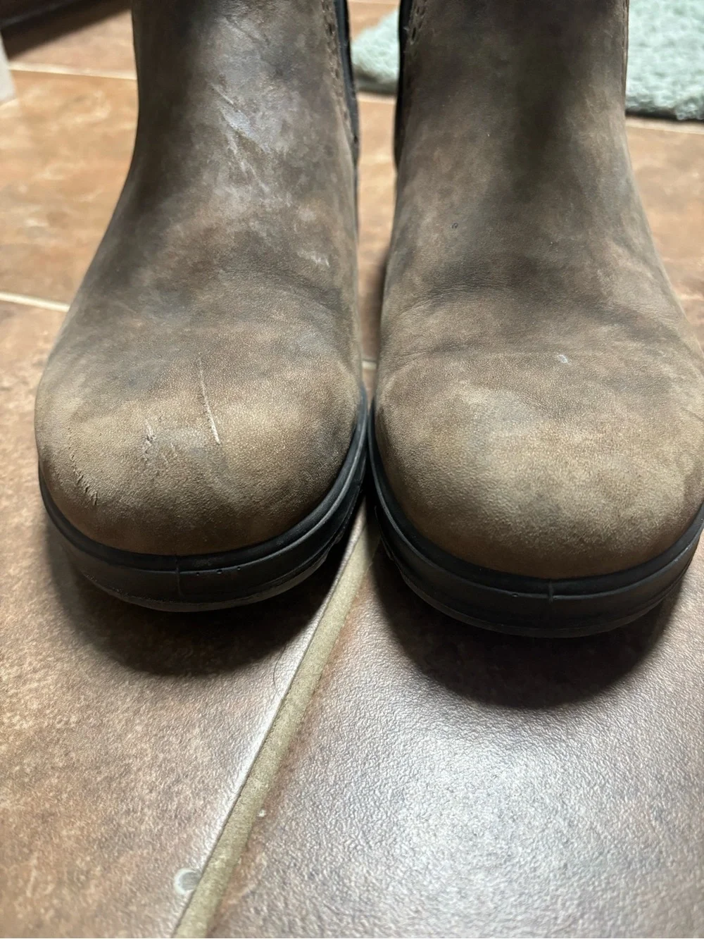 Blundstone Chukka Boots in Dark Brown Leather - Picture 4 of 8
